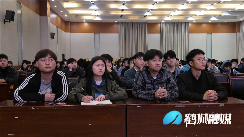 河西街道：法律宣传进校园 法律知识入人心.mp4_20210422_171601.354.jpg