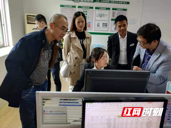冷水滩区人社局对恒康药业开展新型学徒制进行调研_副本.jpg