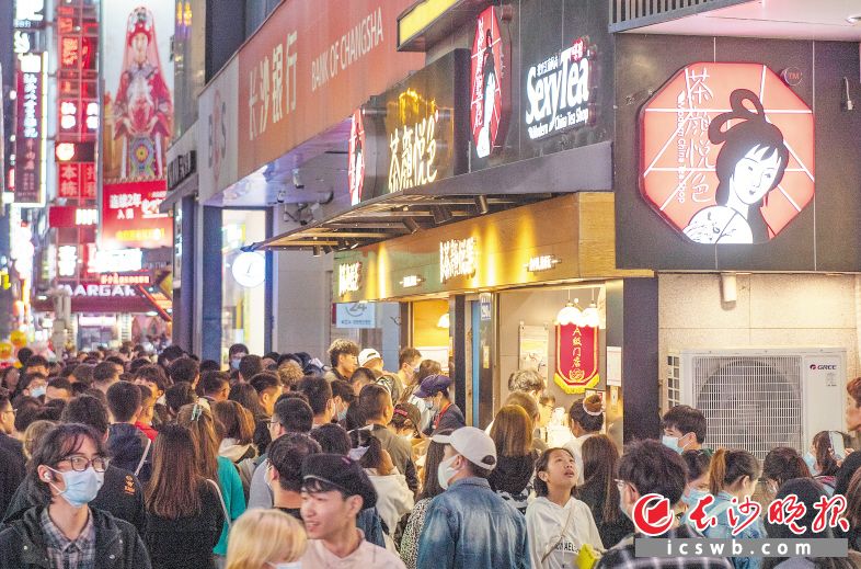 　　五一出行热门目的地城市排行榜中，长沙位居第六位。 长沙晚报全媒体记者 邹麟 摄
