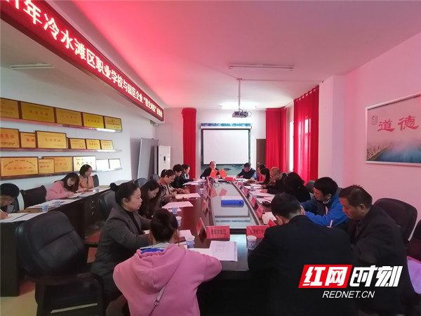 开展座谈会 促进校企对接_副本.jpg