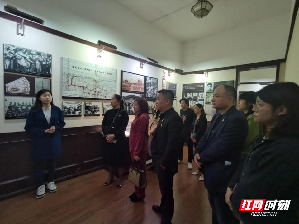 长沙向东南社区党员前往湖南和平解放历史陈列馆开展党史学习教育