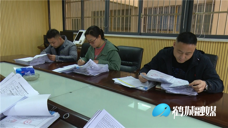 鹤城区盈口乡：切实做好被征地农民养老保障工作.mp4_20210427_154710.826.jpg