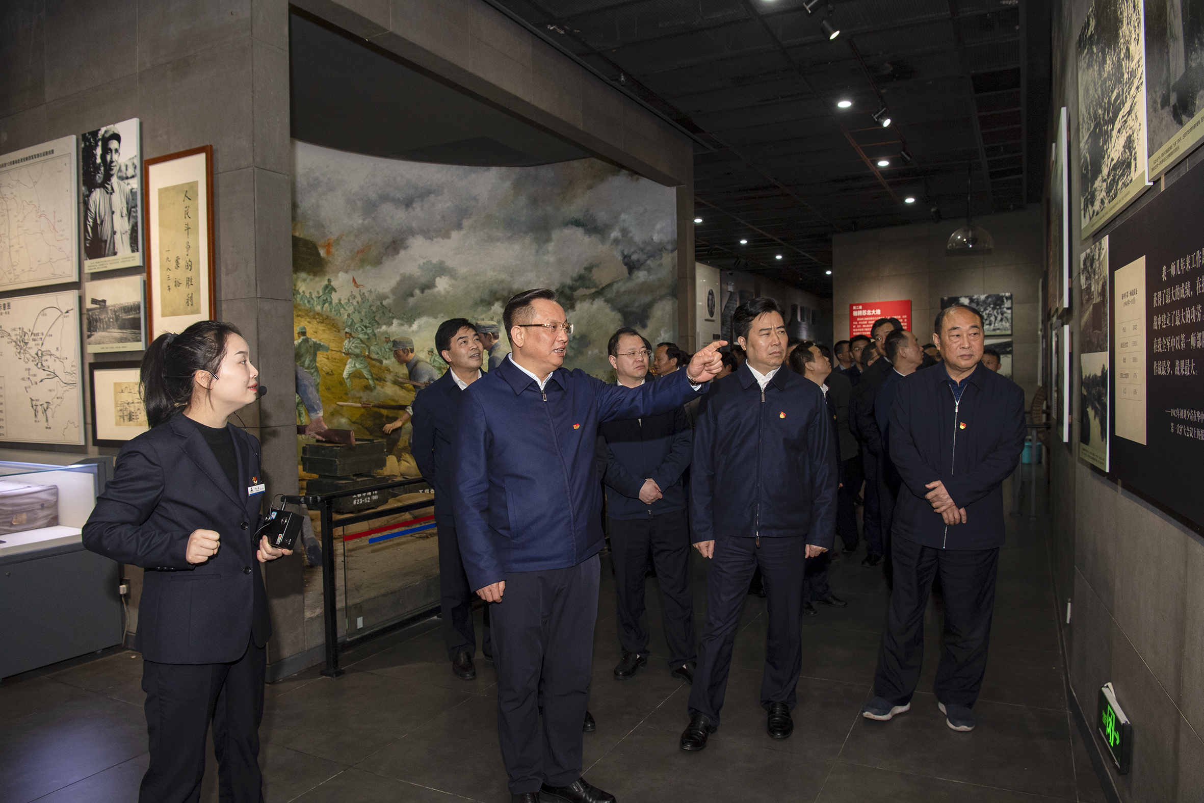 4月27日，市委理论学习中心组开展党史学习教育第二次专题学习暨中心组集体学习。图为市委书记雷绍业，市