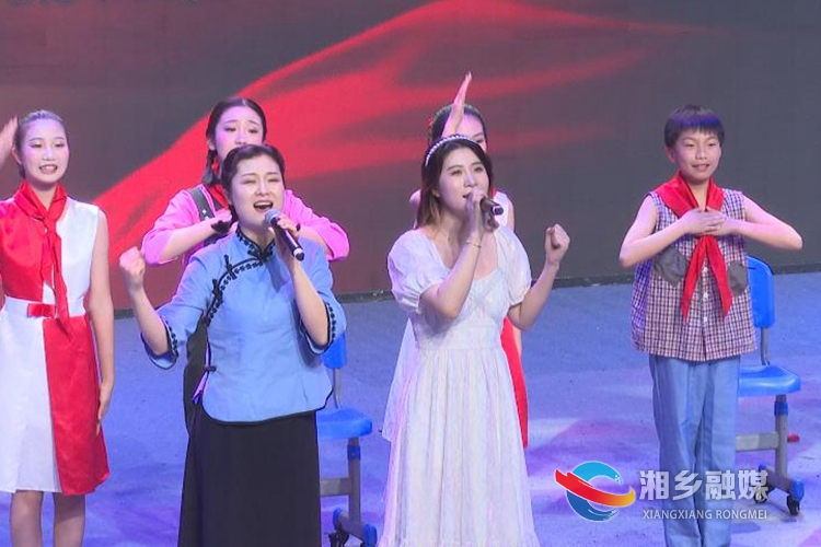 小组唱《100年》。.jpg 小组唱《100年》。.jpg