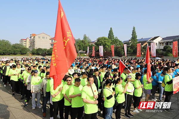 赫山区庆祝中国共产党成立100周年重走“青年毛泽东游学社会调查之路”启动仪式现场。.jpg