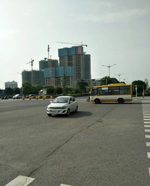 逆向行驶+闯红灯.jpg