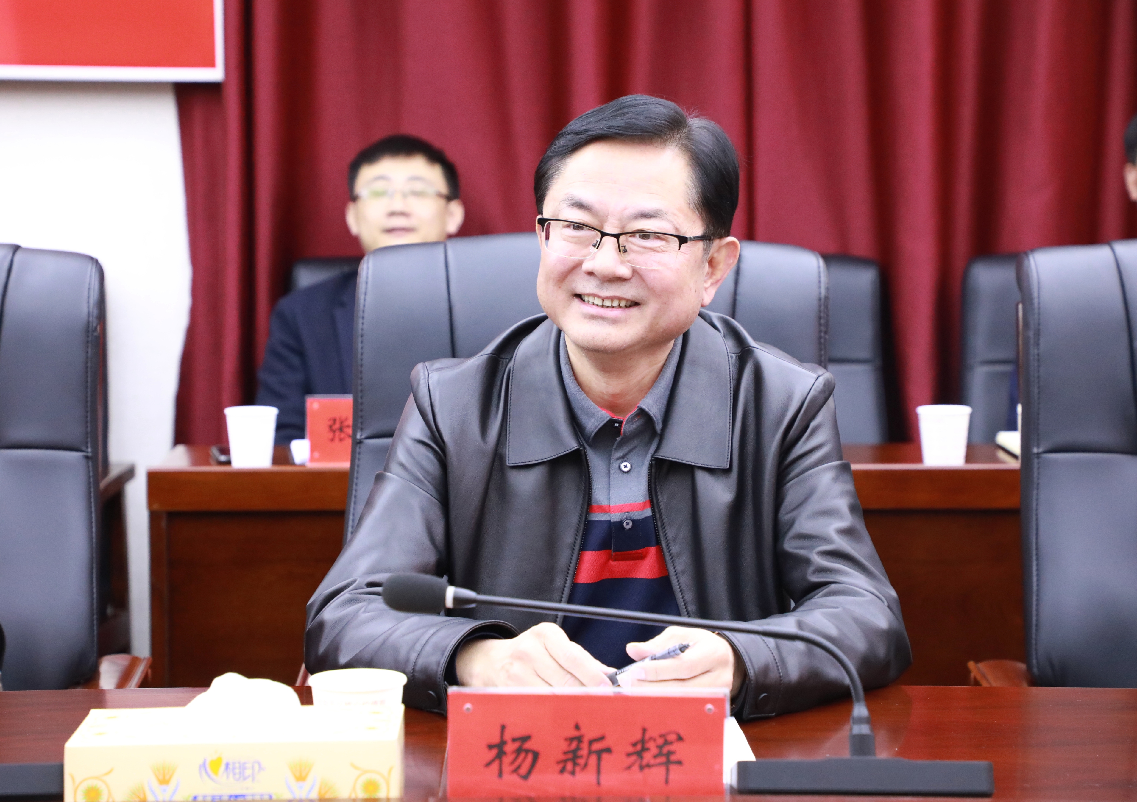 市人大常委会副主任、民建市委主委杨新辉.jpg