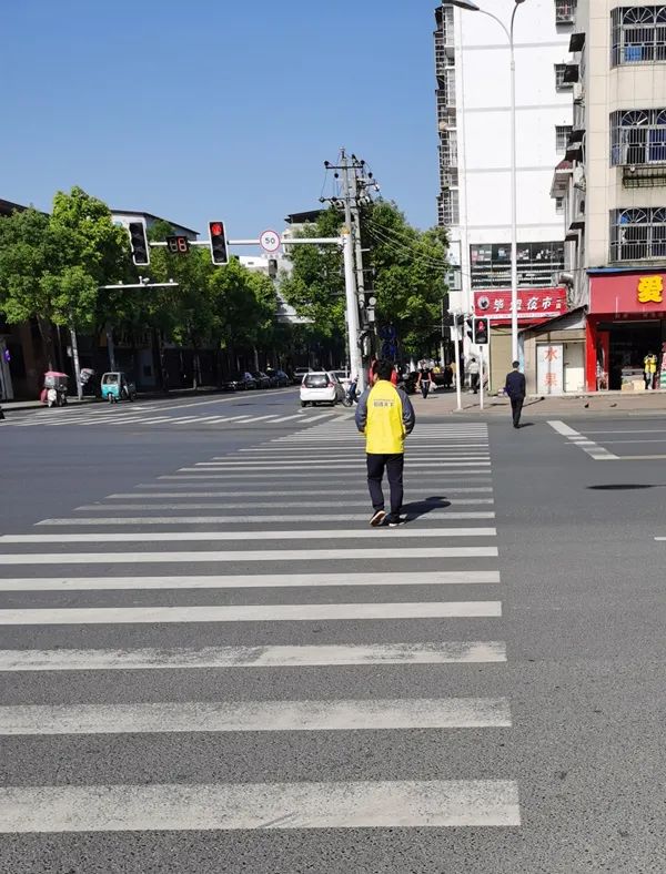 行人闯红灯2.jpg