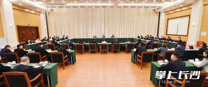 4月27日上午，长沙各界青年五四座谈会举行。长沙晚报全媒体记者 余劭劼 摄