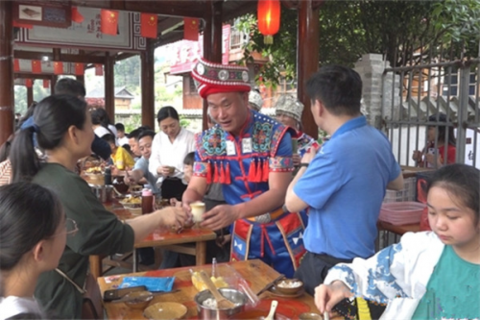 “五一”旅游持续升温  新化各景区“亮”点纷呈，喜迎八方游客“打卡”124.png