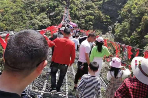 “五一”旅游持续升温  新化各景区“亮”点纷呈，喜迎八方游客“打卡”458.png