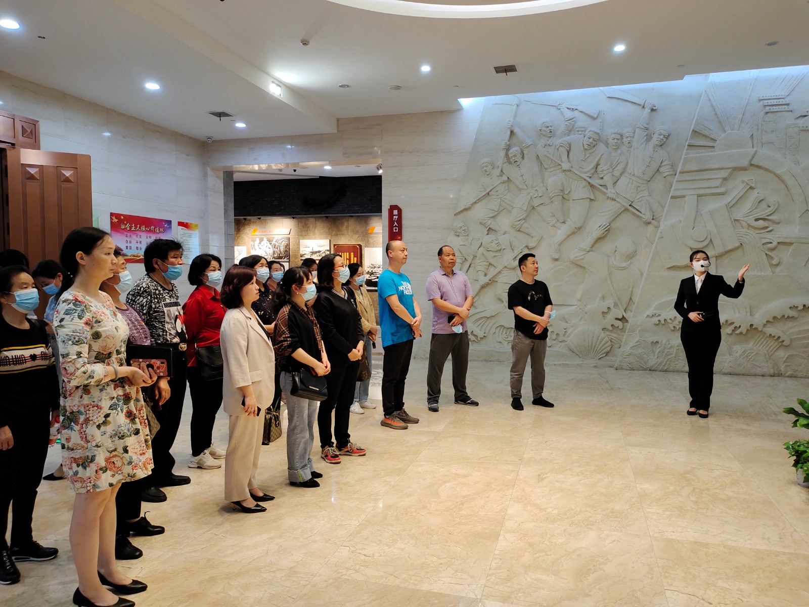 创新创业大数据联合党支部赴市党史馆参观学习.jpg