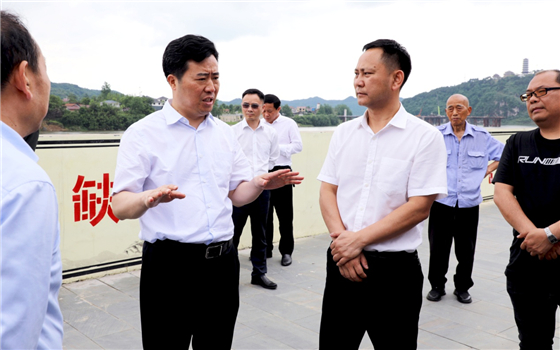 黎春秋在辰溪调研时强调:坚持工业兴县城市载业乡村惠