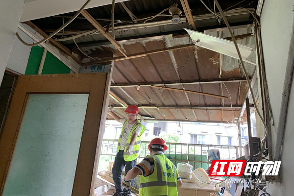 现场察看违章建筑.png