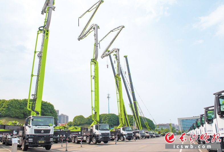 2020年，中联重科实现营业收入651.09亿元，同比增长50.34%。图为中联重科生产的工程机械产品。长沙晚报全媒体记者 邹麟 摄