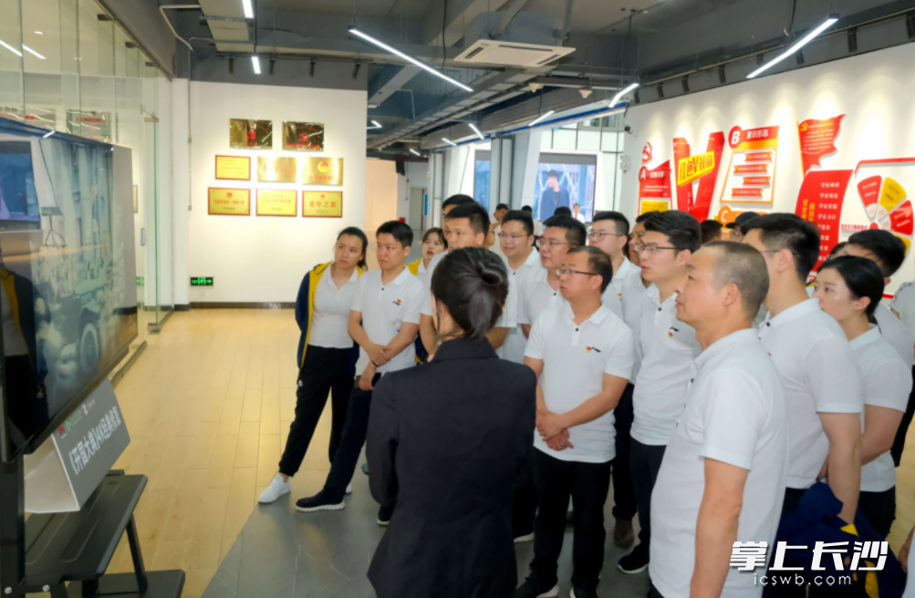 现场了解马栏山视频产业园察经典电影4K修复技术等代表性产品和技术成果。