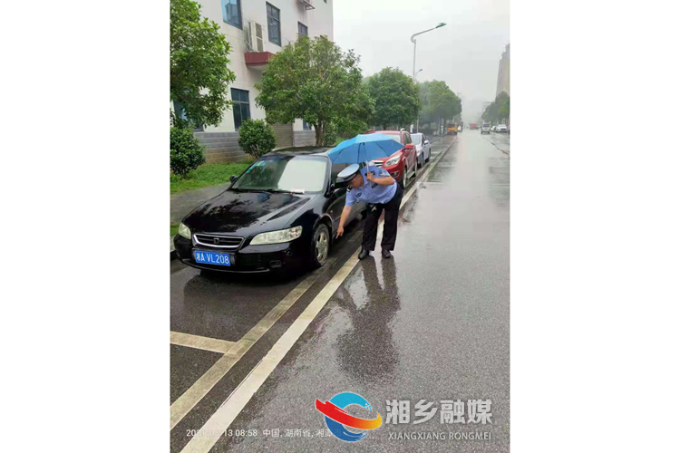 湘乡市交警大队深入清理“僵尸车”  优化城区交通环境