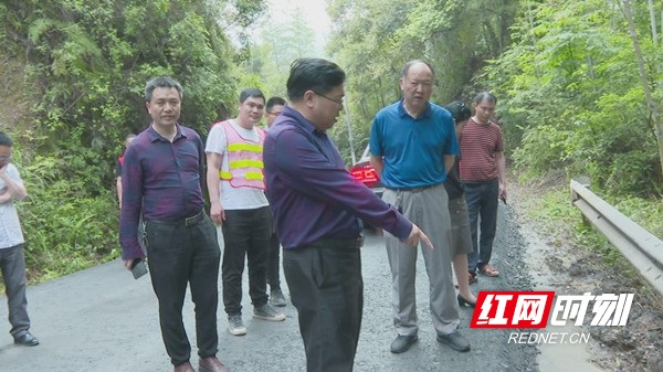 绥宁县人大常委会现场视察督办县道江城线维修改造建设_邵阳头条网