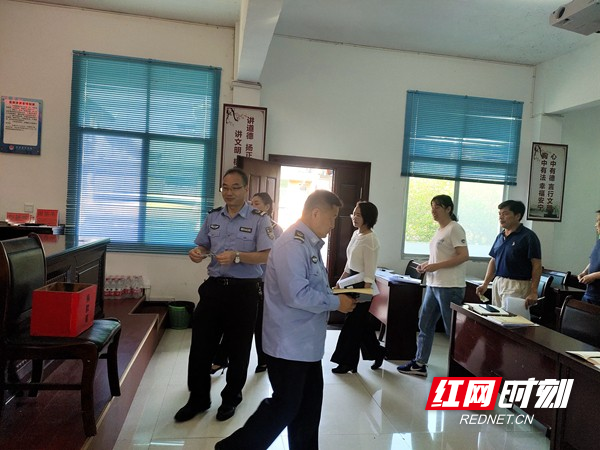 凤凰县司法局全体干部职工响应号召，积极捐款。（三）.jpg