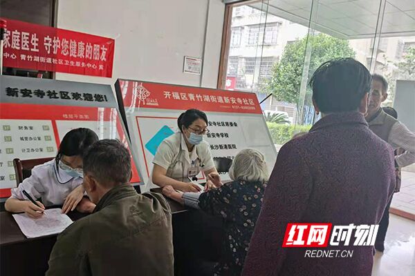长沙开福区新安寺社区对65岁以上老人开展免费体检