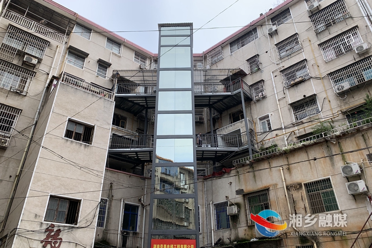 滨河小区加装新电梯 。.jpg