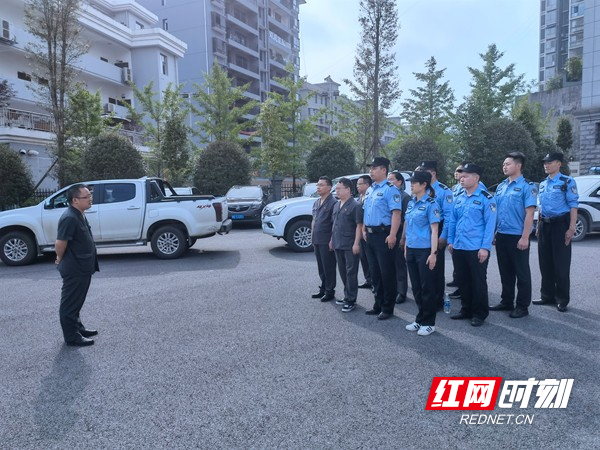 2、5月14日上午9时，执行干警整装待发。.jpg