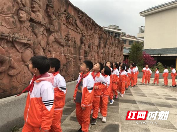 追逐红色足迹 传承红色基因——图片来自桂东县寨前中心小学.JPG