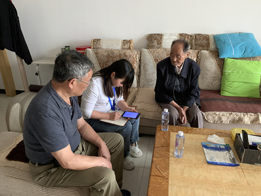 社区工作人员主动上门走访_.jpg 社区工作人员主动上门走访_.jpg