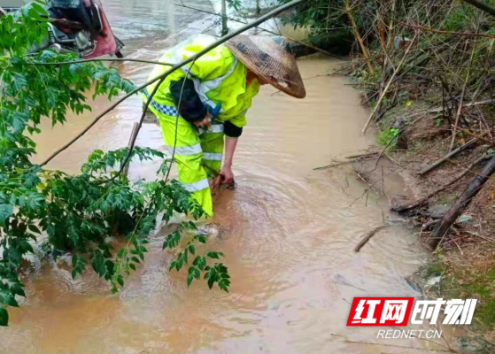 新化公路：紧急排险保畅 打好防汛硬仗152_副本.png