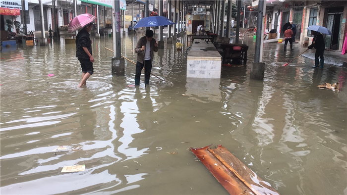 19号下午4时，道县西洲街道城中社区振兴市场下水道堵塞_副本.png