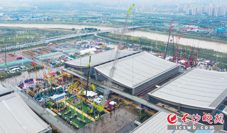 　　5月19日，2021长沙国际工程机械展览会在长沙国际会展中心开幕。 均为长沙晚报全媒体记者 邹麟 王志伟 摄影报道