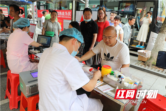 桂阳县222名医务人员集体献血8.88万毫升