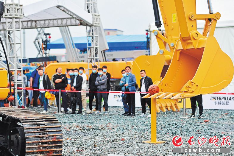 本届展会省外参展企业占比达到71%,国际企业参展面积超过总面积的20%。 长沙晚报全媒体记者 王志伟 摄