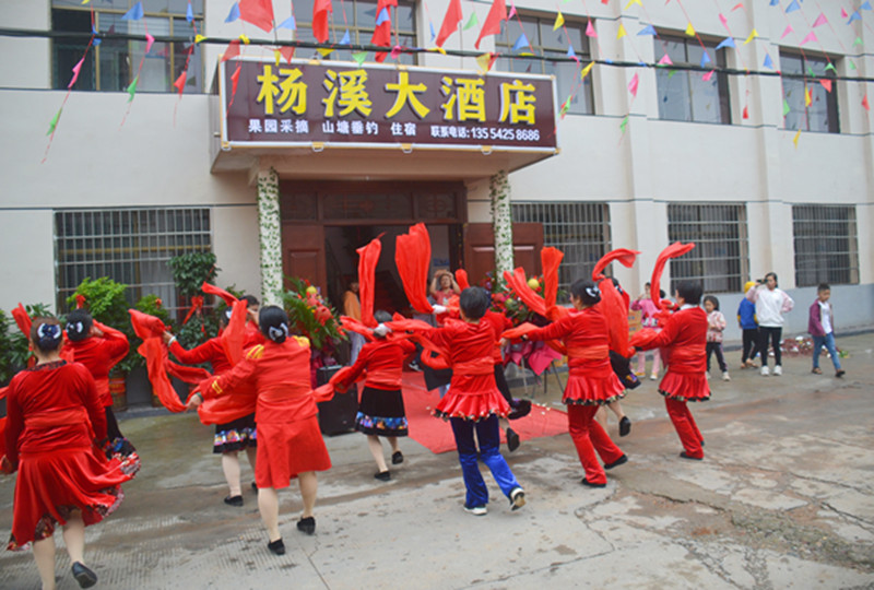 庆贺舞蹈队跳不停_副本.jpg