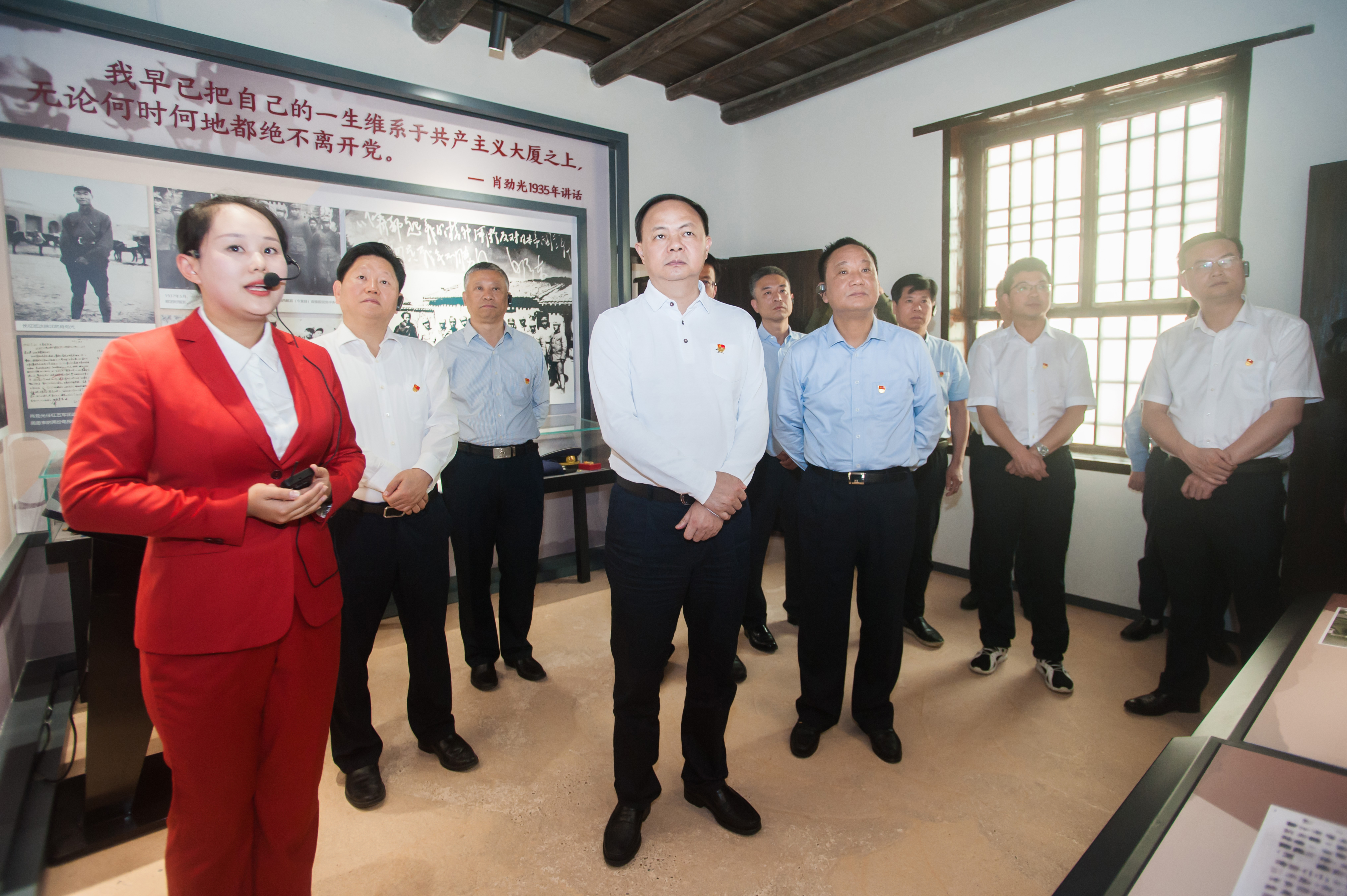 市政府党组和湖南湘江新区党工委理论学习中心组以“学史崇德”为主题，开展党史学习教育第三次专题学习。 朱奥 摄