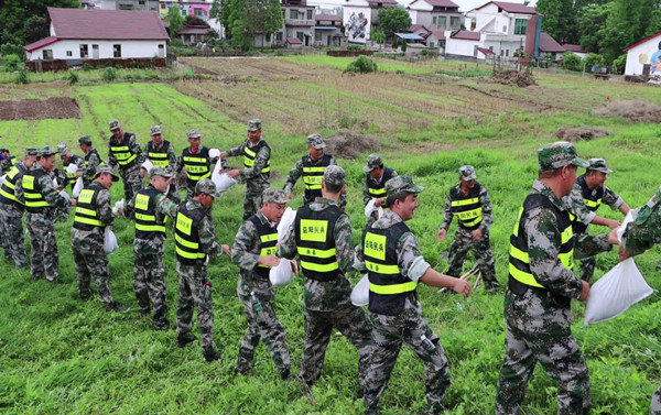 民兵抢险演练2.jpg