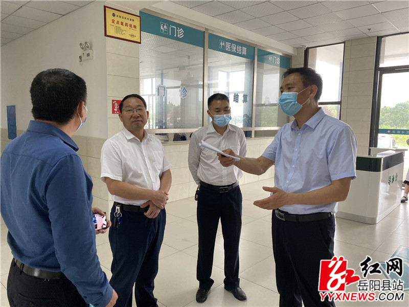 周里询问乡镇和卫生院负责人场地设置等情况.jpg