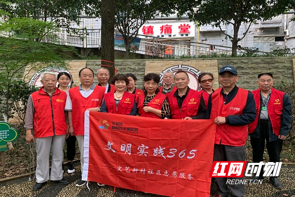 党员志愿者合影.jpg