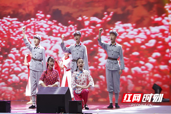 礼献百年  筑牢爱党爱国心2.jpg