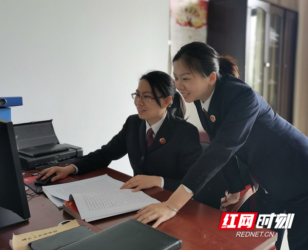 开展“跟班先进找差距”活动.jpg 开展“跟班先进找差距”活动.jpg