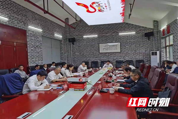 桂东县委理论学习中心组召开第三次专题学习