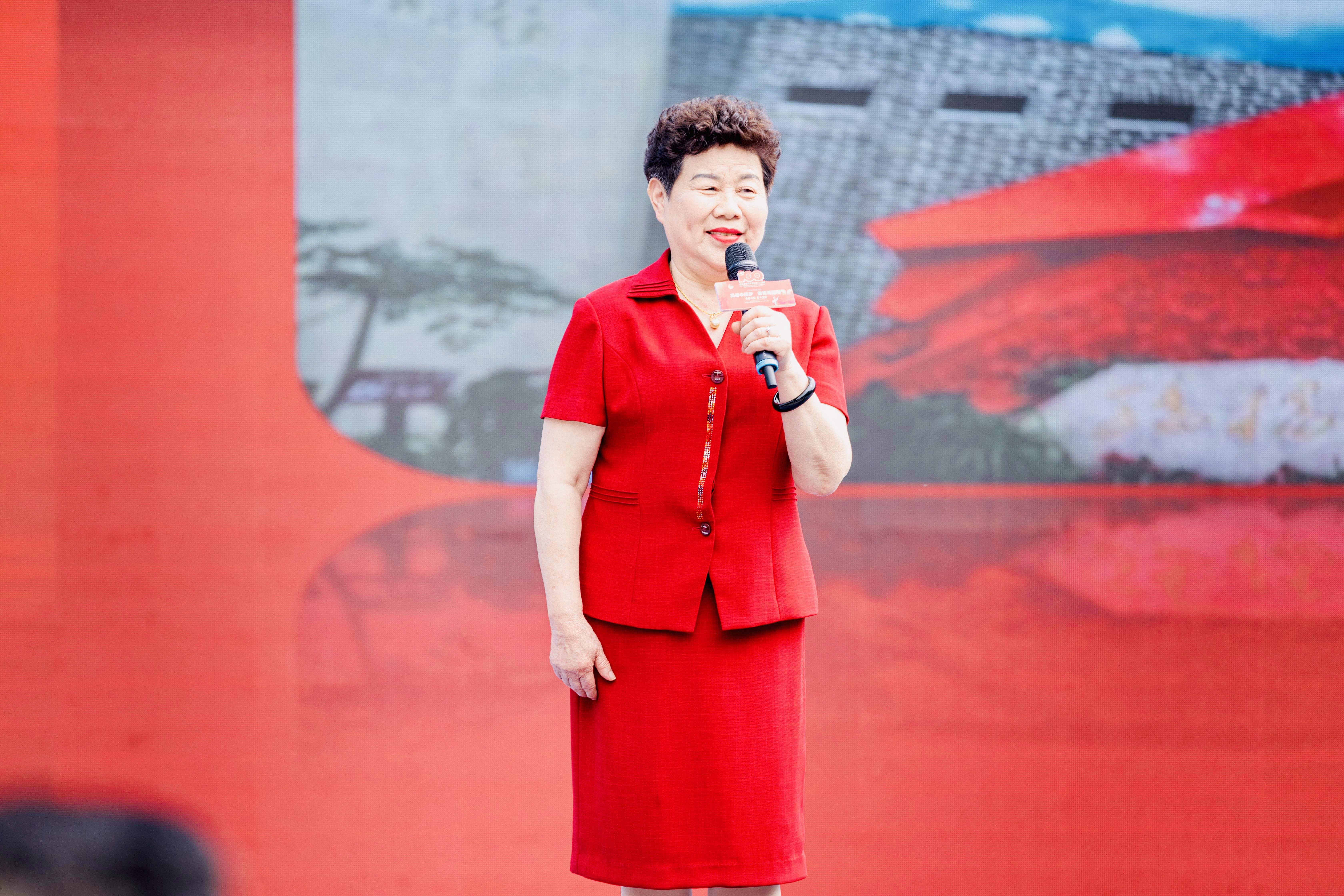 缪曼聪分享自己发掘整理中共第一位女党员缪伯英事迹的故事。 长沙晚报全媒体记者 李卓 摄
