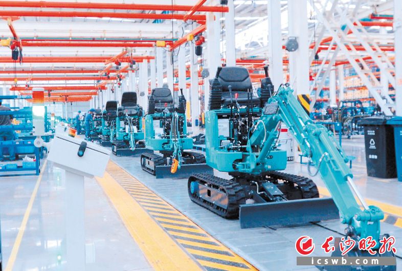 山河智能已在管理、研发、制造、产品等方面实现数字化、智能化升级。　　企业供图