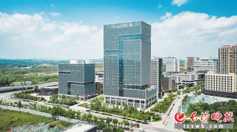 　　湖南省检验检测特色产业园成为全国首个“双国家级”行业内顶尖战略平台。