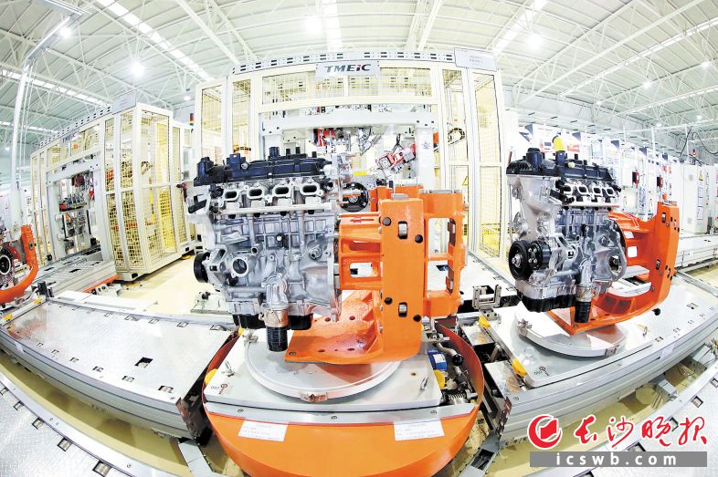广汽三菱发动机工厂。 蒋炼 摄