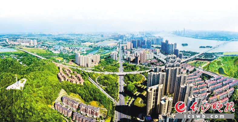 　　青年金霞，产城融合。生态秀美、产业繁荣的金霞新城崛起于湘江之滨。　　本版图片除署名外均由金霞经开区管委会提供