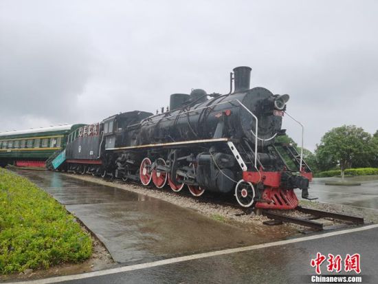 园内的火车客栈。中新网记者 李金磊 摄 园内的火车客栈。中新网记者 李金磊 摄