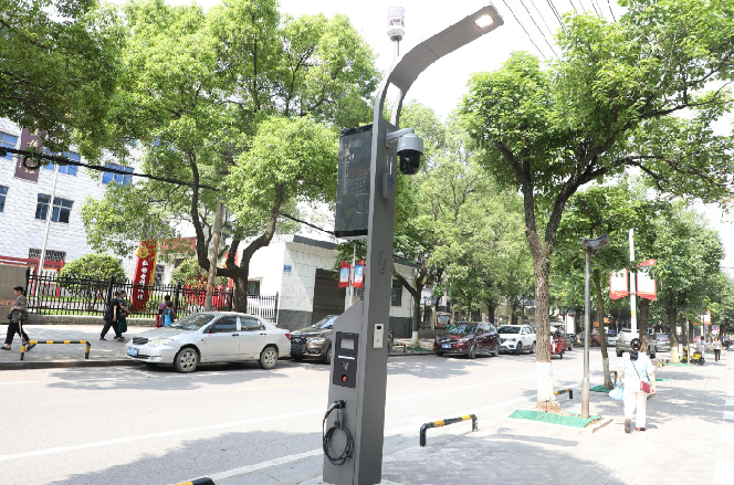 "在文源小区内部,不时可以听到智能广播传播各种信息.