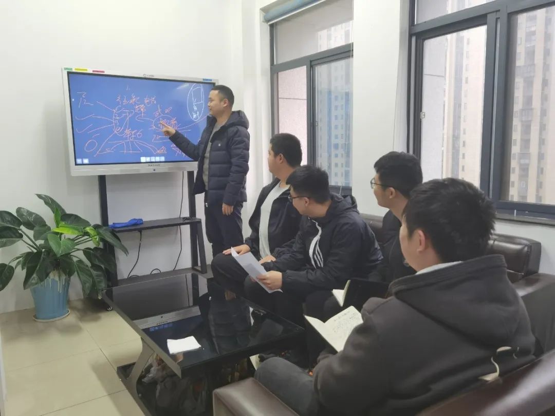 79637a2b2b01c4cb9b9e8135451970f.jpg 图片