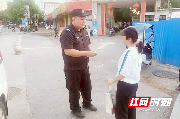 特巡警找到失主。2.jpg